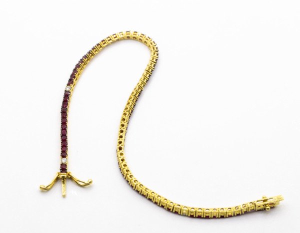 4.10 Karat Pırlantalı Ruby Bileklik