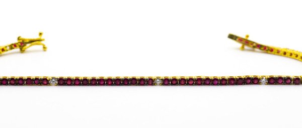 4.10 Karat Pırlantalı Ruby Bileklik